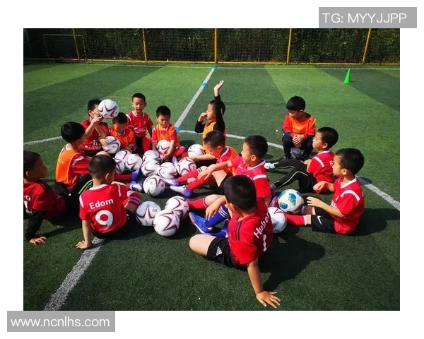 孩子与足球明星的趣味互动视频引发热议和欢笑 孩子与足球明星的趣味互动视频引发热议和欢笑